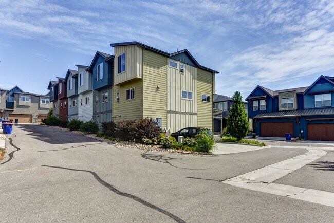 Building Photo - Luxury 2 Bedroom 2.5 Bath Near Waneka Lake Louisville