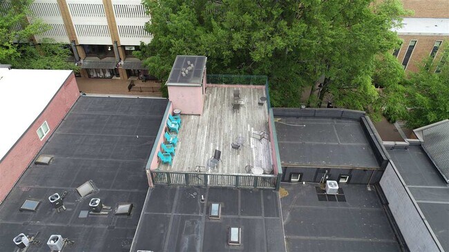 Foto del edificio - 520 E Main St