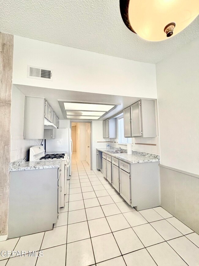 Foto del edificio - 3425 E Glen Dr
