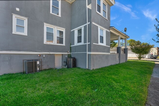 Building Photo - 3501 Oakmont Ave