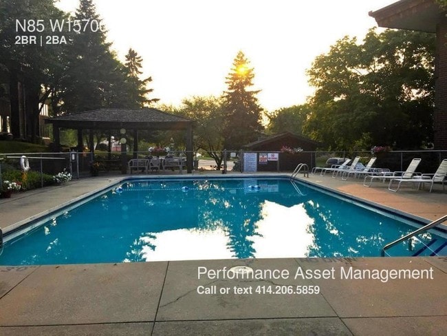 Foto del edificio - N85W15700 Ridge Rd