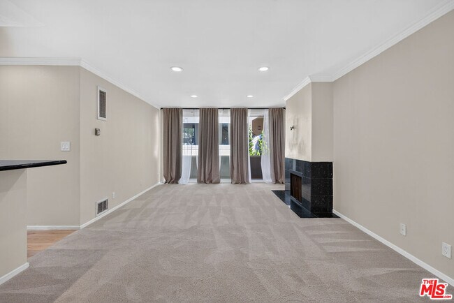 Foto del edificio - 6505 Green Valley Cir