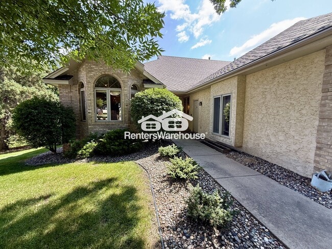 Building Photo - 10445 Fawns Way
