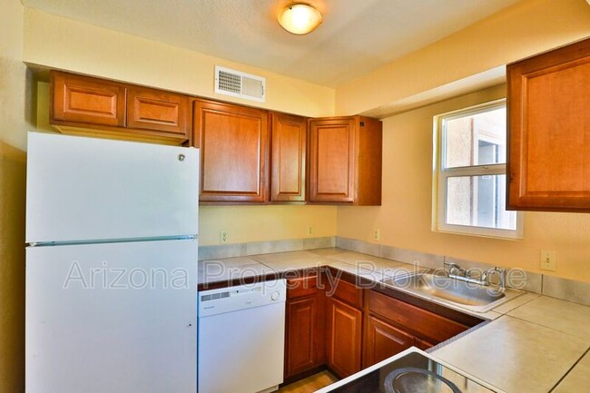 Building Photo - 601 W Rio Salado Pkwy