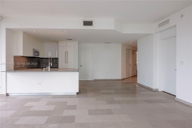 Building Photo - 68 SE 6th St