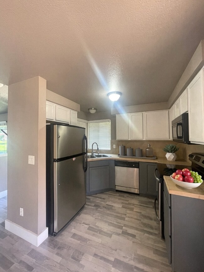Building Photo - Cute 3 bedroom, 1 bath home located in The Meadows!