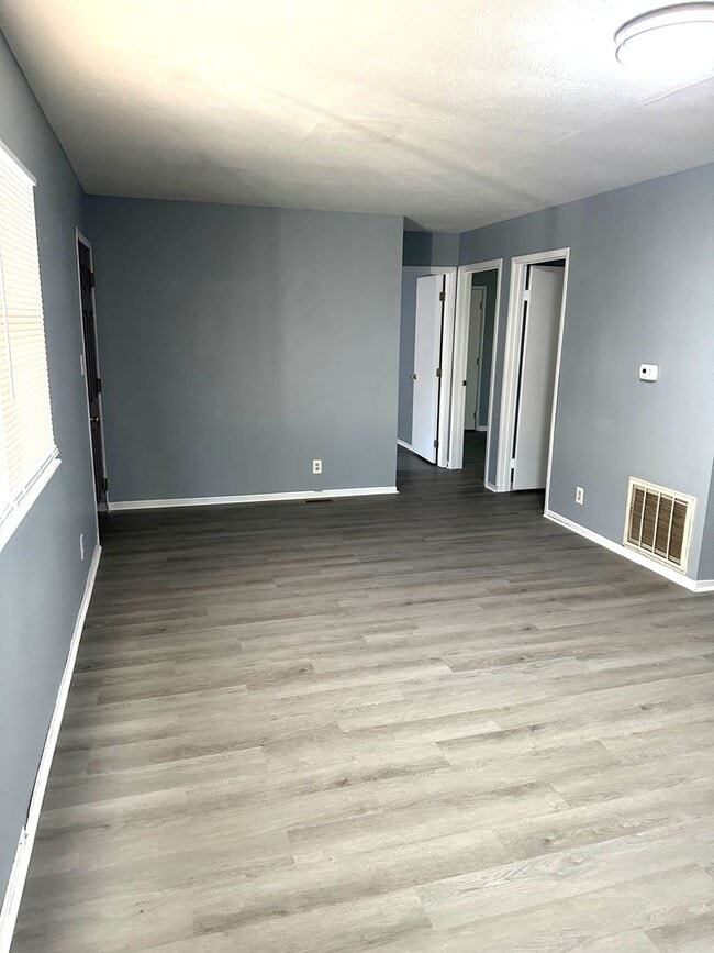 Building Photo - 257-259 W Elm St.