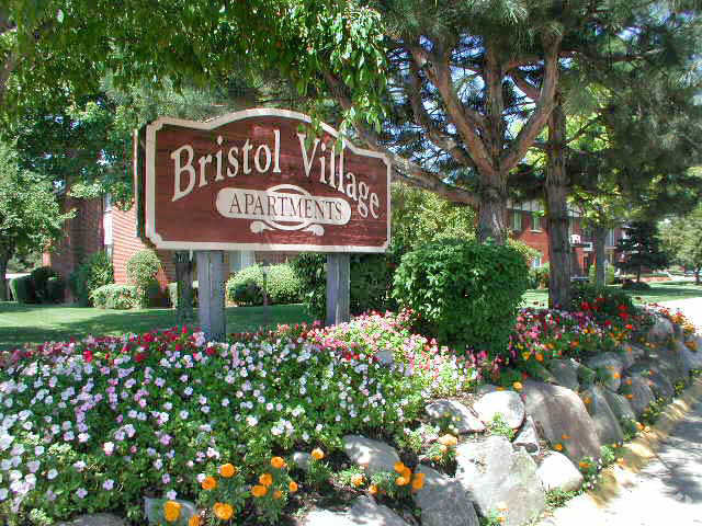 Entrada - Bristol Village