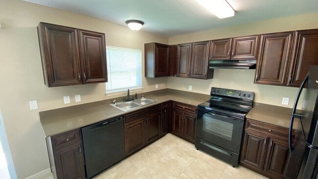 Building Photo - Spacious 3BR/2BA Single Family Home in Ocklawaha!