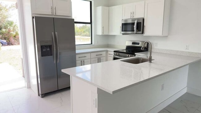 Foto del edificio - 520 Creuset Ave S