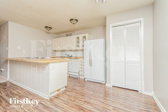 Building Photo - 6503 Greenspring Dr