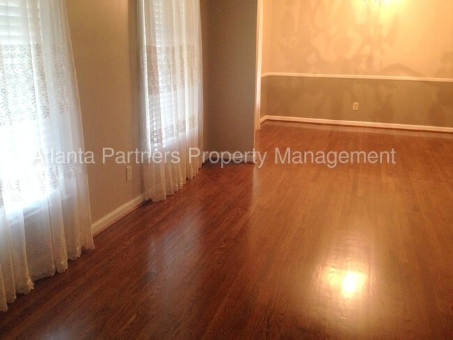 Building Photo - 2660 Summit Hills Dr