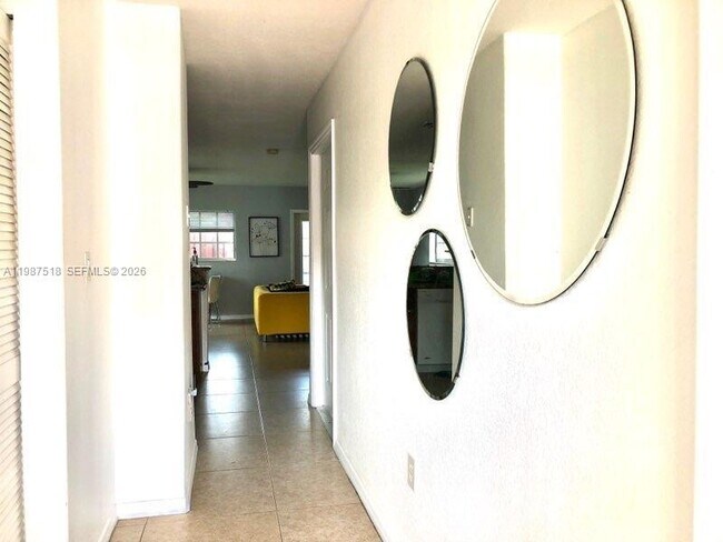 Foto del edificio - 3071 Riverside Dr