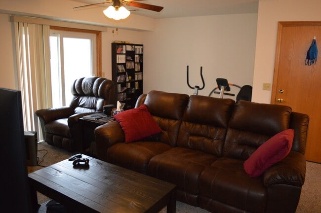 Building Photo - 207 School Rd