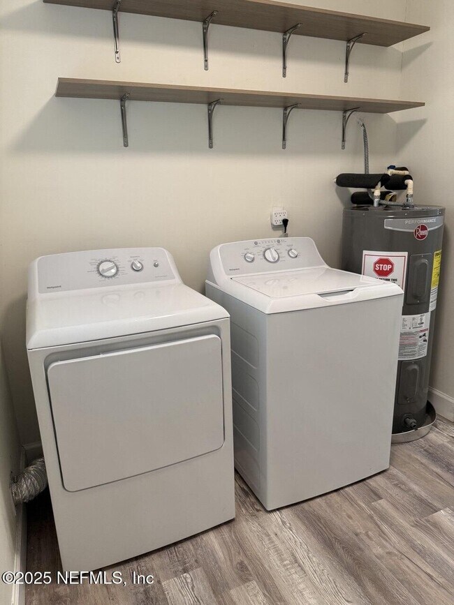 Foto del edificio - 7262 Kivler Dr