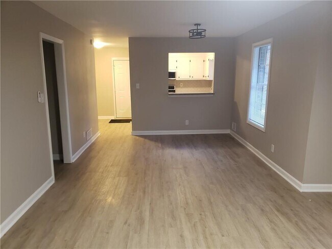 Foto del edificio - 4911 Valley Dale Dr SW