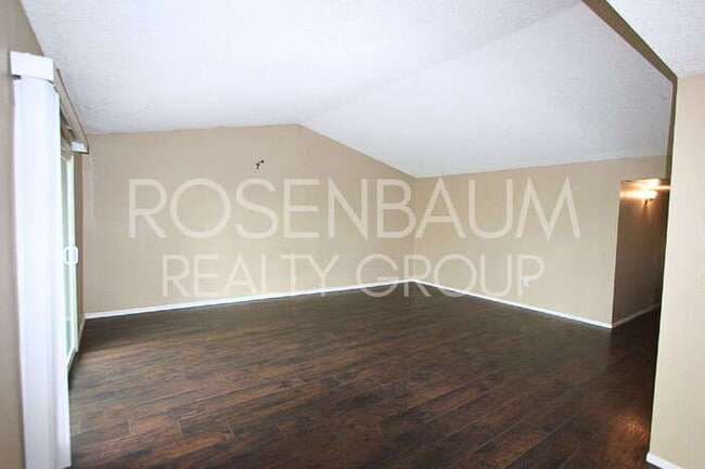 Building Photo - 824 E Junction St