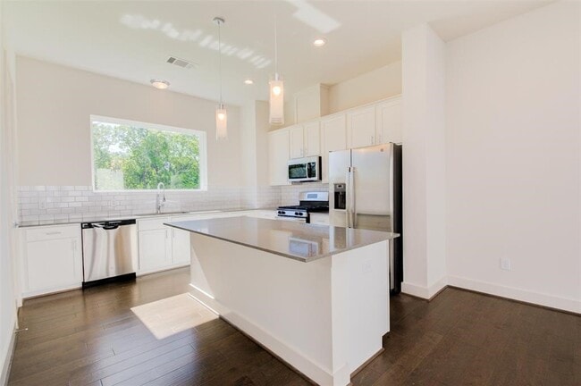 Building Photo - 4810 Martin Oaks Ln