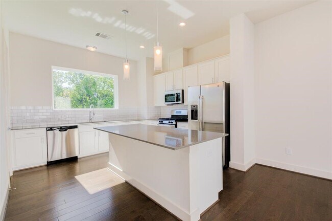 Foto del edificio - 4810 Martin Oaks Ln