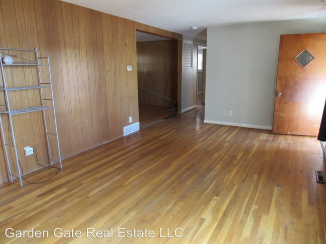 Foto del edificio - 2950 E 10th St