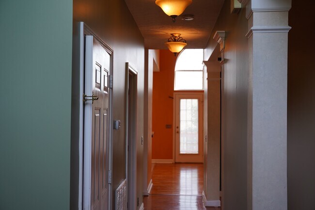 Pasillo/entrada - 416 Edencrest Ct