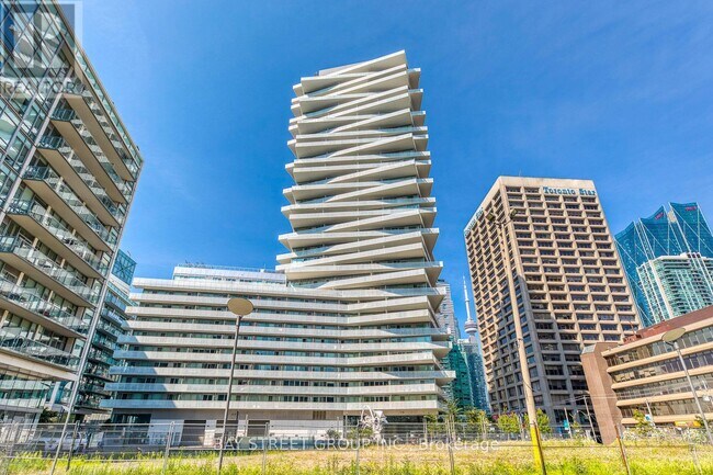 Photo du bâtiment - 15 Queens Quay E