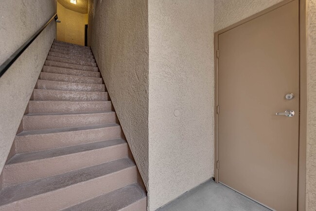 Building Photo - SHOWINGS AVAILABLE NOW