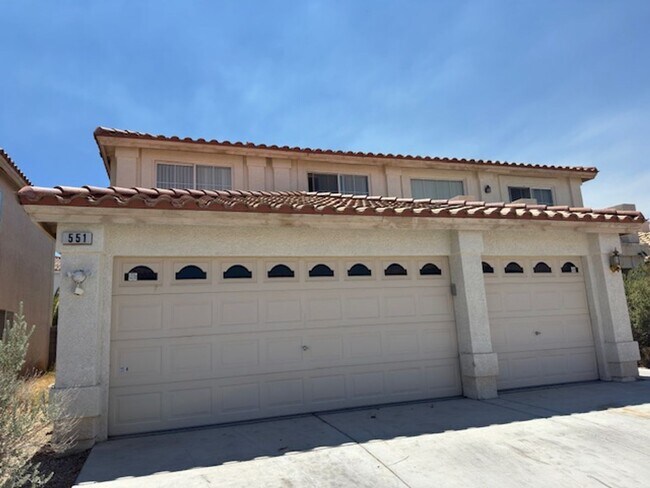 Foto del edificio - LARGE Spacious 5 Bedroom Single Family Home!!