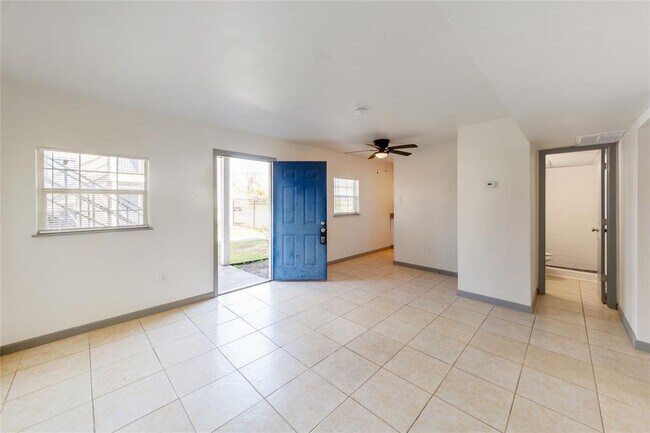 Foto del edificio - 1800 N Wayside Dr