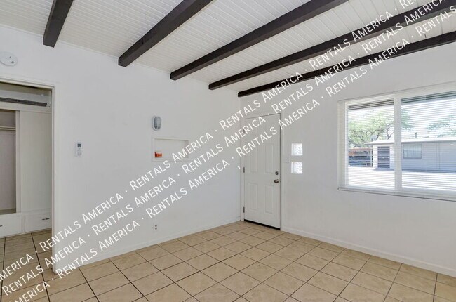 Foto del edificio - 3048 N Sparkman Blvd