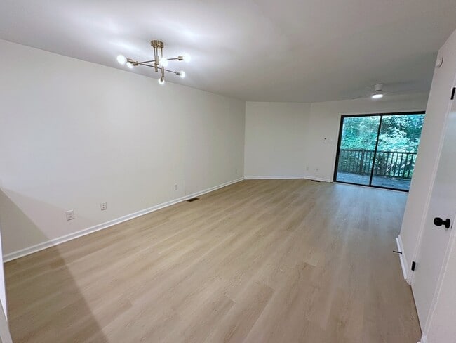 Building Photo - 908 Hearthridge Ct