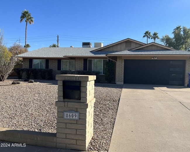 Foto del edificio - 8609 N 16th Ave