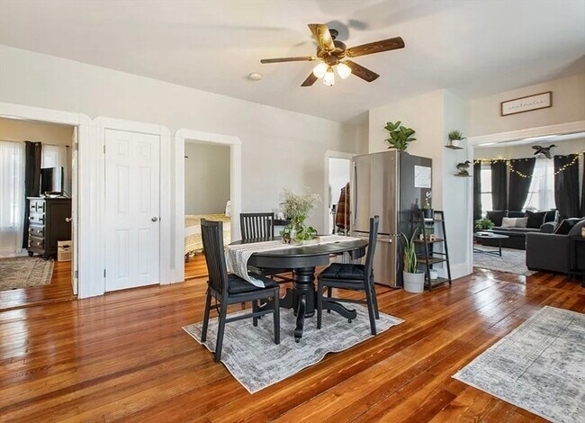 Foto del edificio - 1037 Cove Rd