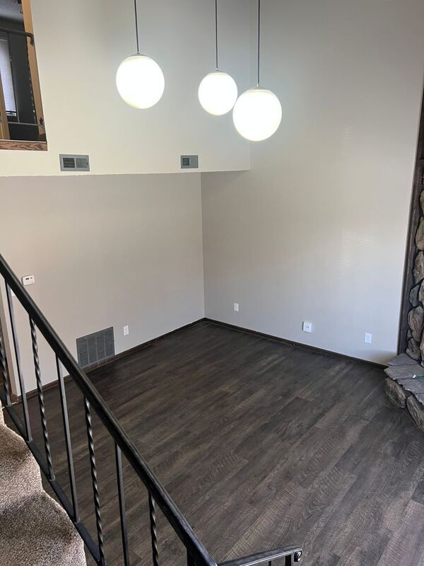 Building Photo - 1242 E Guinevere St