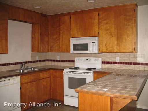 Building Photo - 2866 Bedford Ave