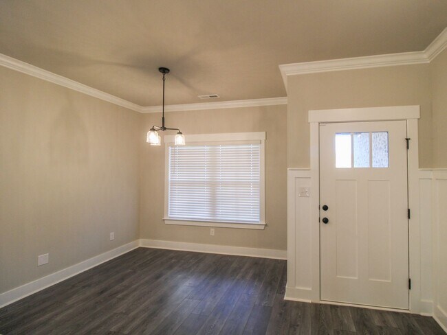 Building Photo - LIKE NEW Home in Natures Cove West in Athe...