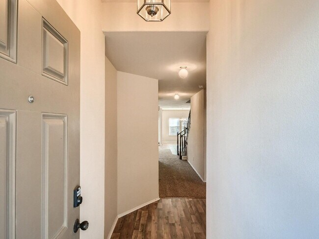 Foto del edificio - "Charming 3-Bed, 2-Bath Townhouse Retreat in Mesquite – Spacious 1586 Sq Ft on Woodshire Avenue!"...