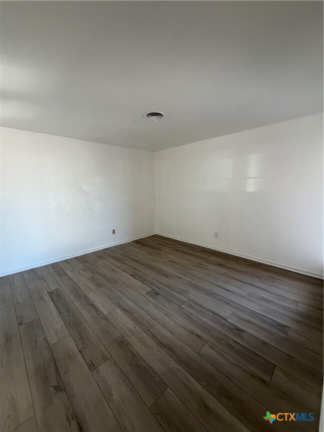 Building Photo - 1102 S Ann Blvd