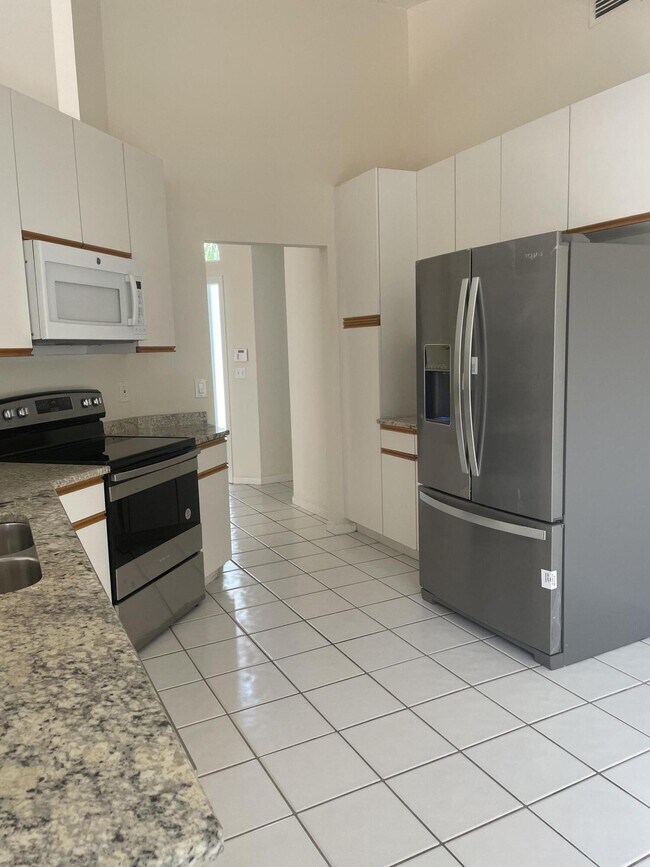 Building Photo - 3958 Redondo Way