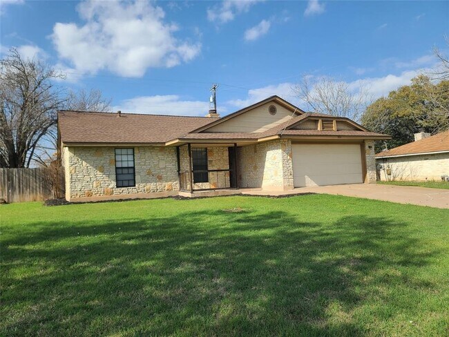 Building Photo - 904 Woodview Dr