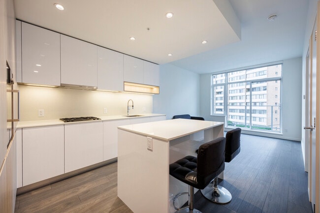 Photo du bâtiment - 6500 Minoru Blvd