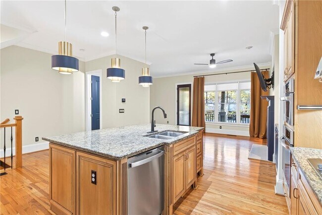 Foto del edificio - 395 Laurent St NW