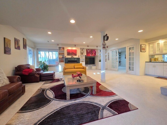 Foto del edificio - 1025 Rosewood Dr