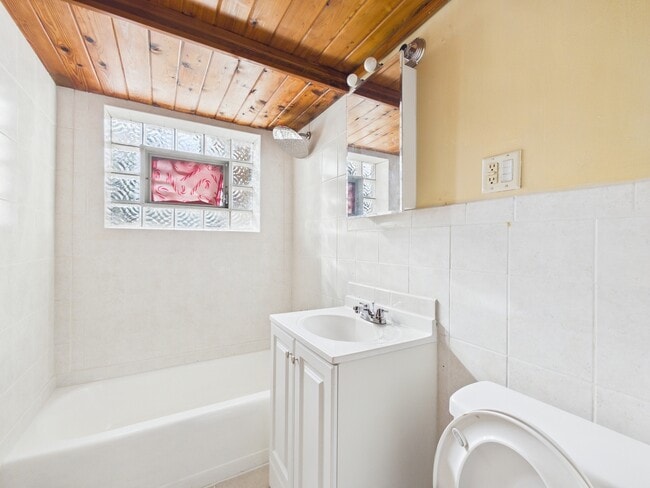 Building Photo - 755 Dulles Rd