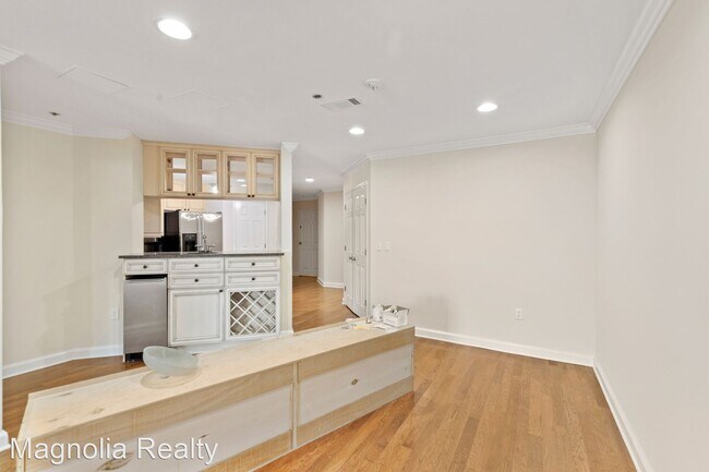 Building Photo - 2 br, 2 bath House - 145 E. Magnolia Avenu...