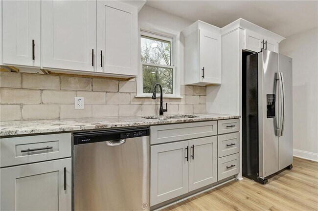 Foto del edificio - 1006 Maple Ave SW