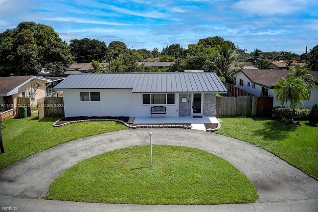 Building Photo - 3 br, 1 bath House - 8800 NW 12th St