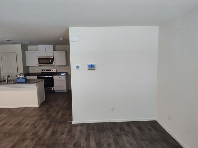 Building Photo - 3 Bedroom 2.5 Bathroom Mt Edge