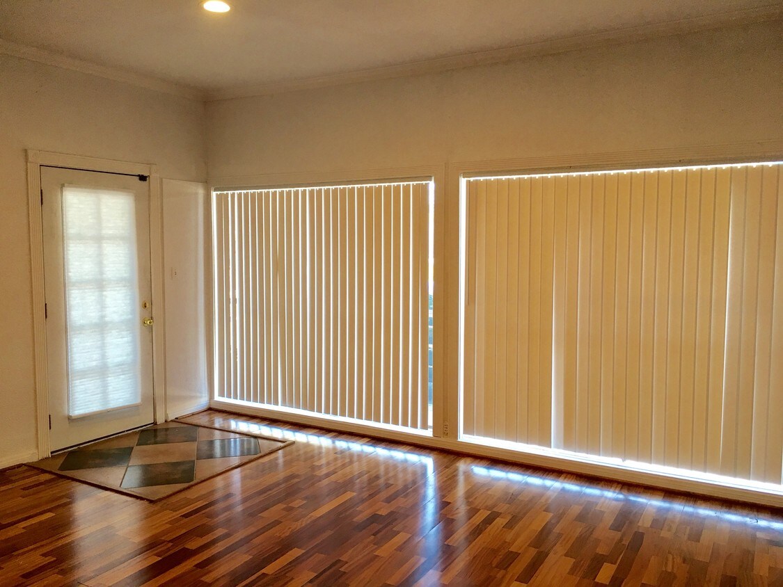 Foto principal - 110 E 16th St
