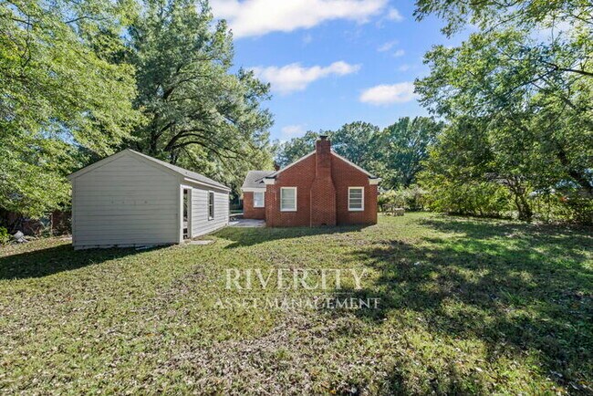 Building Photo - Newly Renovated 3 Bed • 2 Bath • Detached ...
